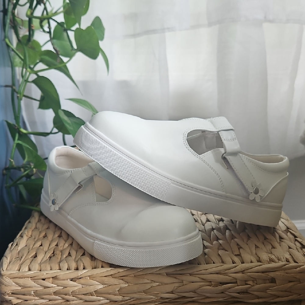 White Minimalist Low-Top Sneakers